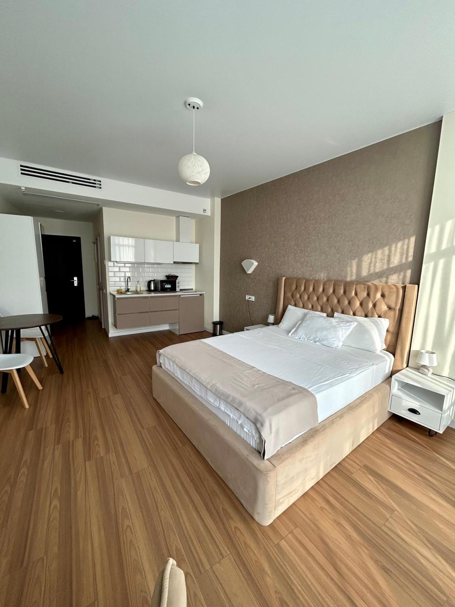 White Apartment Батуми Экстерьер фото