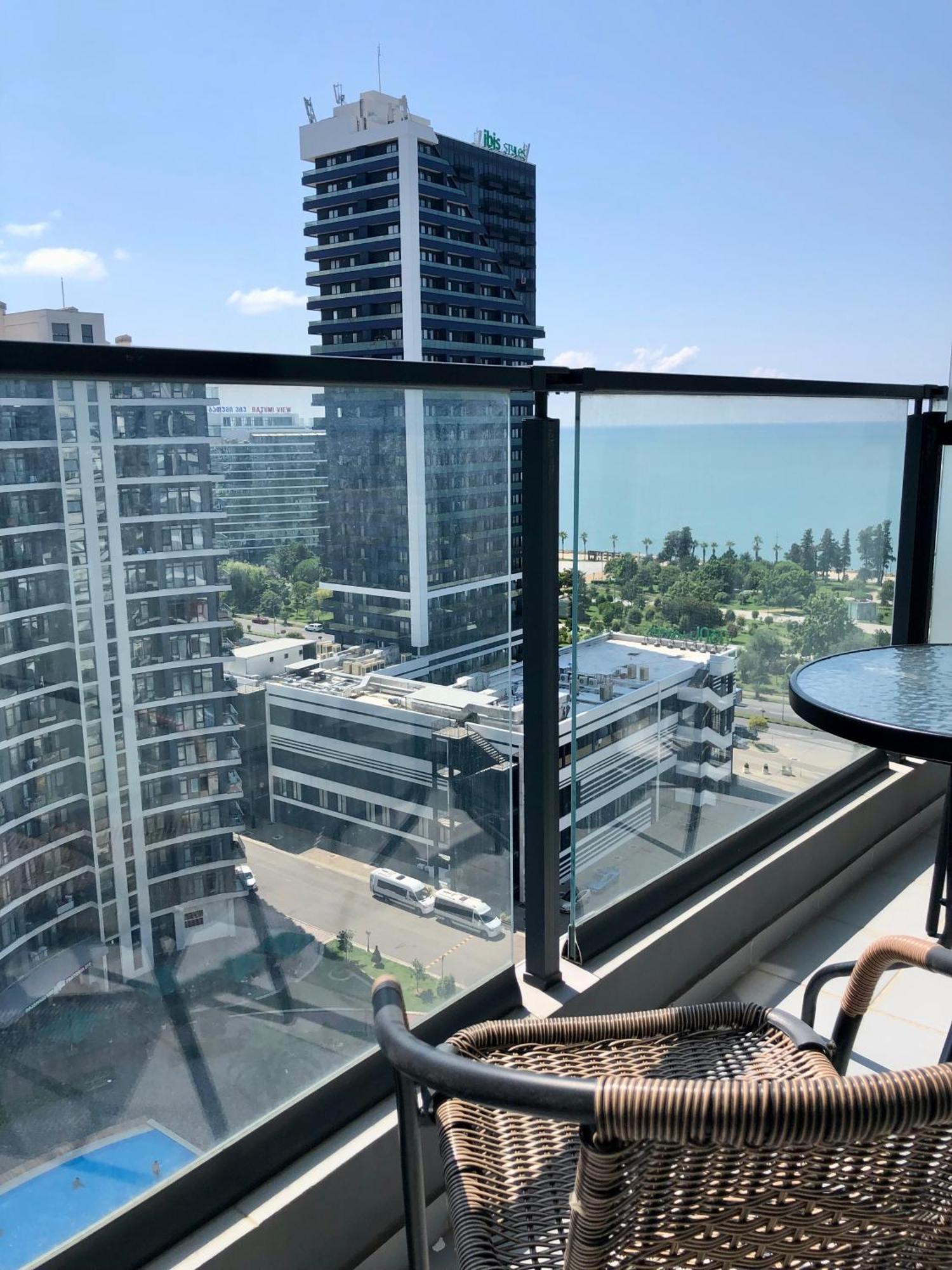 White Apartment Батуми Экстерьер фото