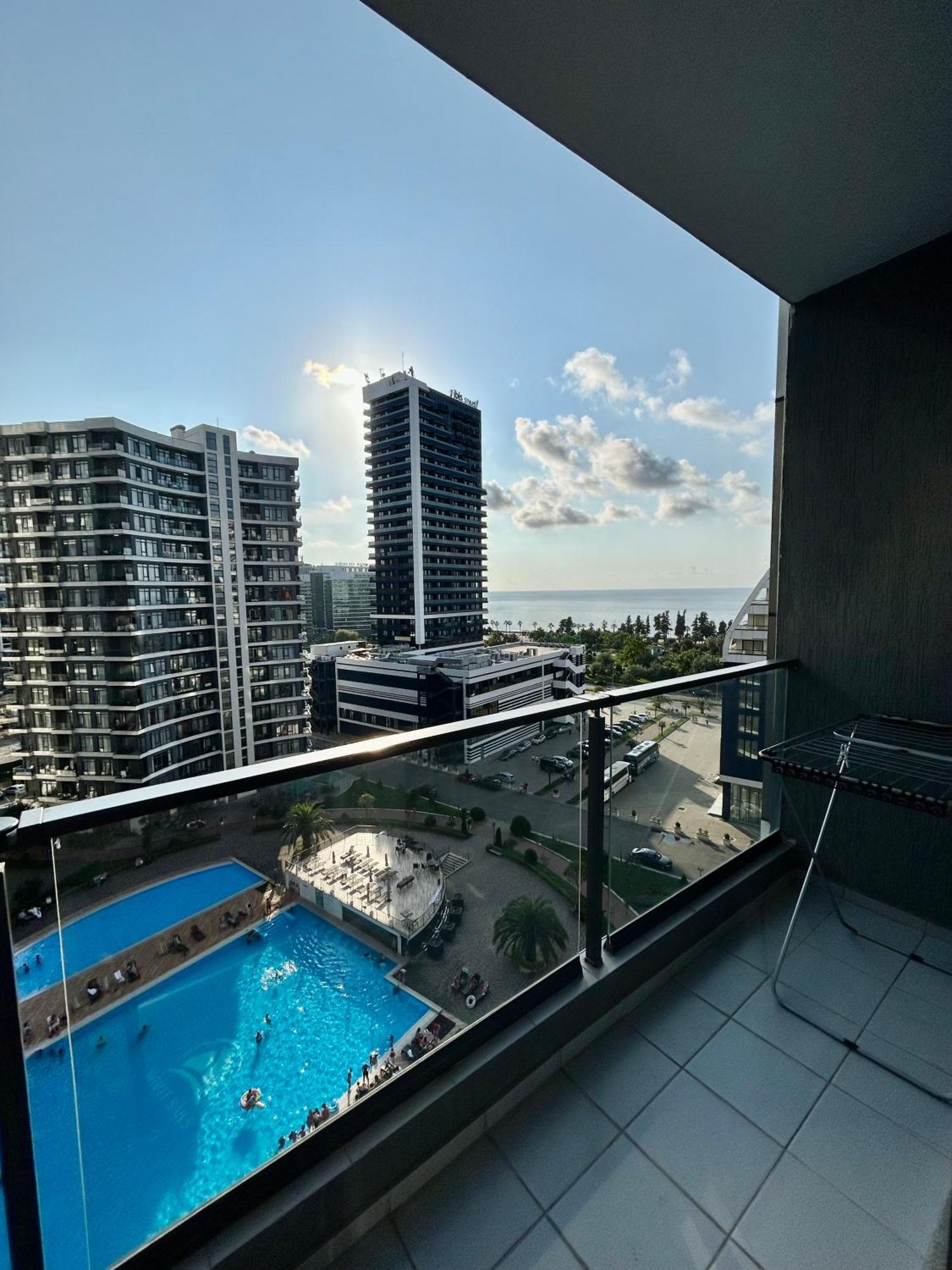White Apartment Батуми Экстерьер фото