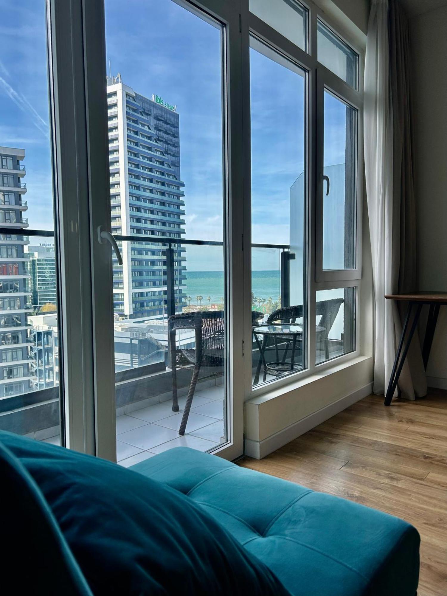 White Apartment Батуми Экстерьер фото
